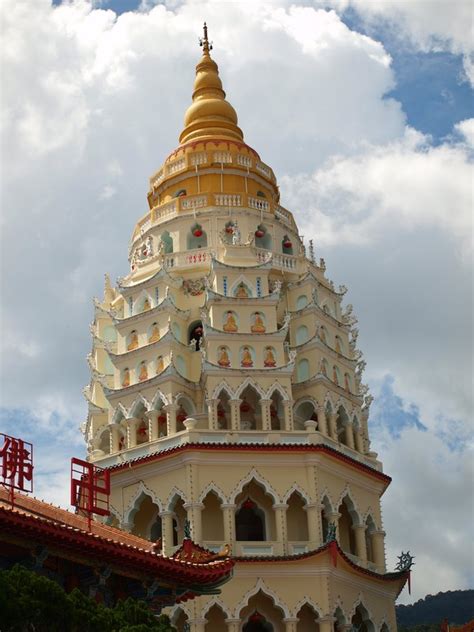 Built since the year 1891, kek lok si temple situated in the island of penang, malaysia, is one of the largest and finest temples complexes in southeast asia. Temples of Penang 3-Kek lok si temple | Photo