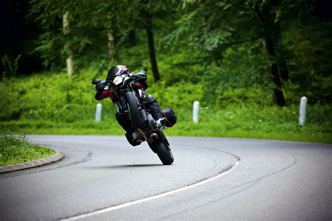 There will be another (3rd) attempt at a world record by the time this campaign is over. 10 of the best motorcycles for big wheelies | Visordown