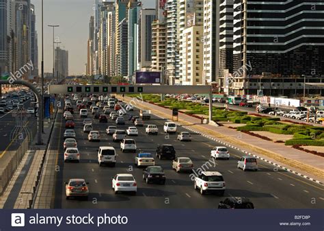 Viel Verkehr Auf Multi Lane Sheikh Zayed Road Dubai Vereinigte