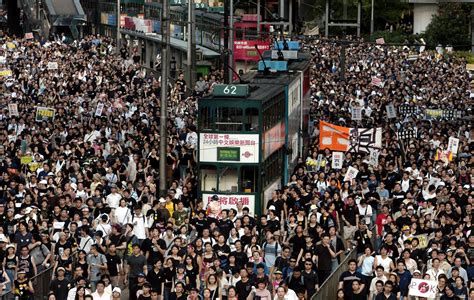 In Hong Kong Unity Between Peaceful And Radical Protesters For Now