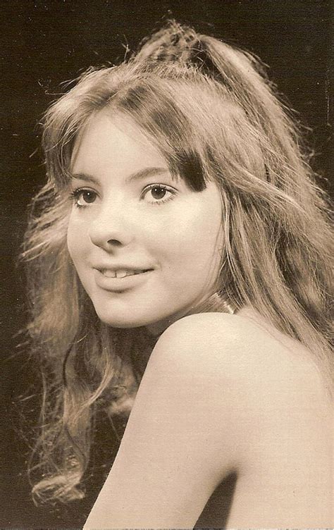 30 gorgeous portrait photos of a beautiful girl taken by her husband in the 1970s ~ vintage everyday