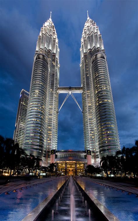 Travel Petronas Twin Tower In Kuala Lumpur