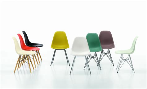 Die stühle von charles und ray eames lassen sich in fünf kategorien unterteilen: Vitra Stuhl Eames Plastic Chair Gruppe bunt