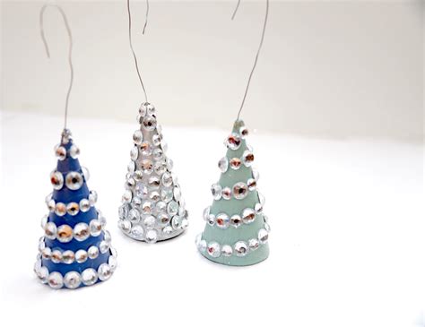 Quick Sparkly Holiday Tree Ornaments And Diy Decor With Liz Latham