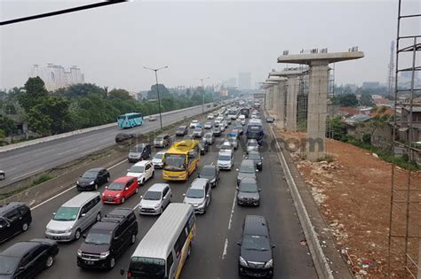 Pekerjaan Di Jalan Tol Jakarta Cikampek Dihentikan Sementara