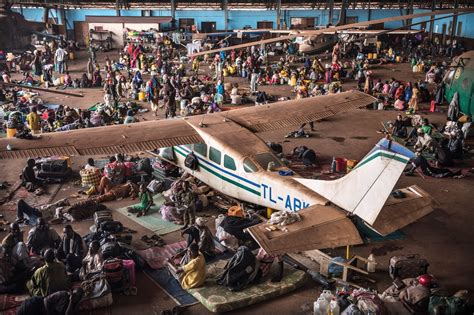 중앙아프리카공화국 음포코 공항 내 캠프 폐쇄 의문 남아 국경없는의사회