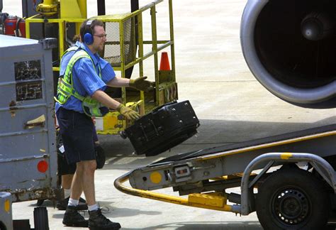United Airlines Gate Agents Baggage Handlers Approve New Contract