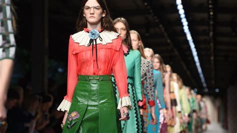 18 must see looks from gucci s epic spring 2016 runway stylecaster