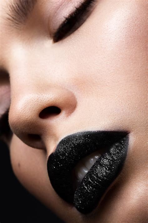 Black Lipstick Is Winter S Hottest Lipstick Trend According To
