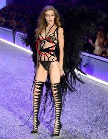 Gigi Hadid Conquers The Victoria S Secret Runway In Paris Daily Mail Online