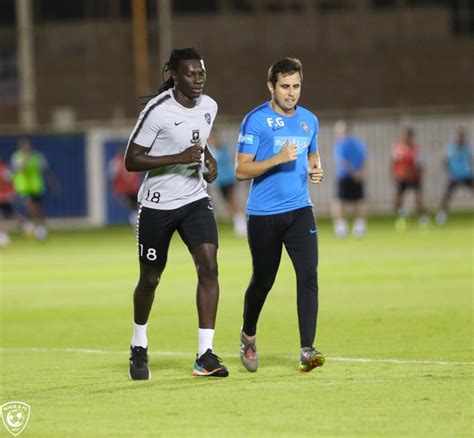 لهذا بكيت بعد هدف التتويج وهذه تفاصيل مستقبلي مع الهلال. جوميز الهلال يبدأ الجري حول الملعب | صحيفة المواطن الإلكترونية