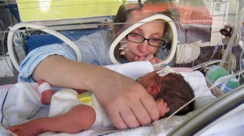 Ways To Support A Friend With A Baby In The Nicu The Trending Mom
