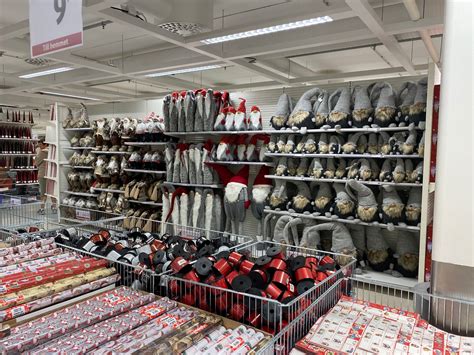It had an annual turnover of sek 4.2 billion in 2010, with a total store area of over. Julen har kommit till Gekås Ullared - Ullared Blogg