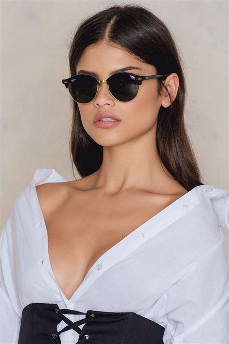 Classics Are Classic For A Reason The Clubround By Ray Ban Comes In The Color Black And Featu