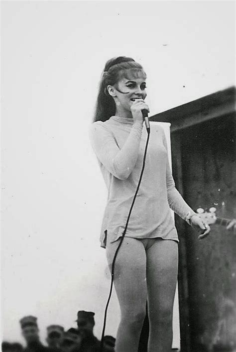 Ann Margaret At A USO Show In Vietnam 1967 Ann Margret Anne