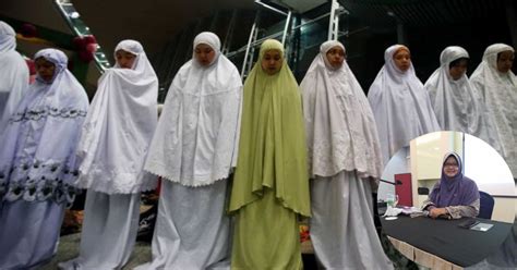 Jika wanita memilih shalat berjamaah di masjid pakailah pakaian sopan yang menutup aurat, dan. Solat Wanita Afdhal Di Rumahnya Bukan Di Masjid Tapi Ramai ...