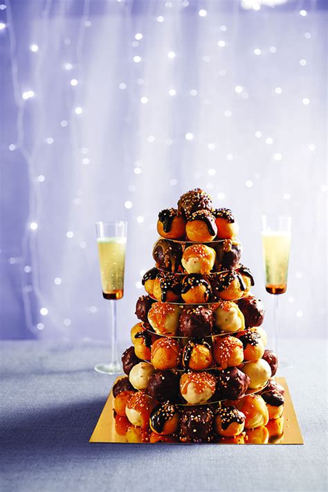 The pastry is spiced with warming cloves and cinnamon, while the creamy clementine curd is full of zingy lemon and orange juices. The most showstopping supermarket Christmas desserts for ...