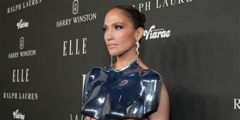 Jennifer Lopez Gives Us Irobot With Under Boob On The Red Carpet Dnyuz