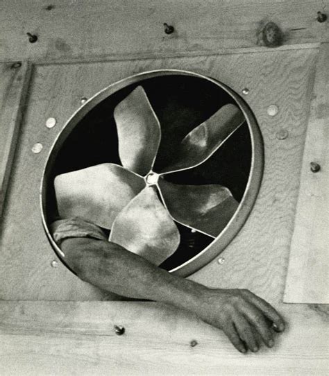 Brazo Y Ventilador Ny 1937 André Kertész ©ministère De La Culture