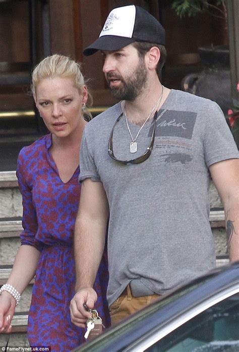 So That S Her Secret Natural Beauty Katherine Heigl Goes Completely Make Up Free As She Heads