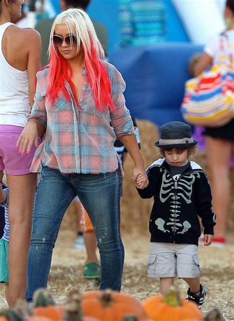 Christina Aguilera Takes Son Max To Mr Bones Pumpkin Patch Celeb