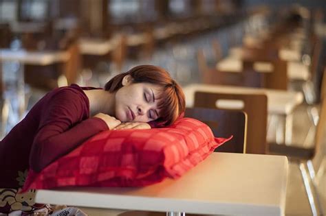 How To Sleep On A Chair 10 Steps Smart Sleeping Tips