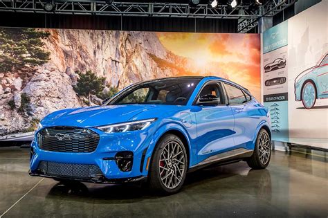 The car won the 2021 north american suv of the year award. Fiche technique Ford Mustang Mach-E First Edition 2020