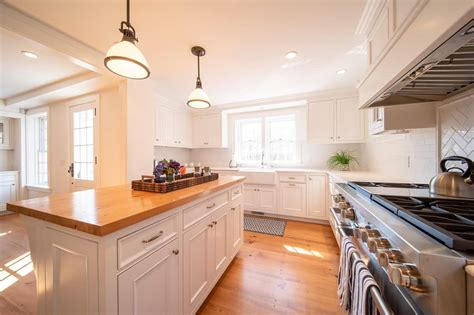 However, solid wood contracts and expands although it's expected of white kitchen cabinets to decline in popularity, they still hold well. 46 Stunning White Kitchen Ideas (Hand-Selected from 1,000 ...