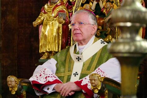 Abp jędraszewski został powitany przez dziekana kapituły archikatedralnej bp. Abp Jędraszewski: potrzebne jest narodowe otrzeźwienie ...