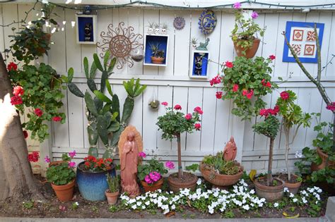 Spanish Mexican Garden My Patio Reflects My Style The Color Red And