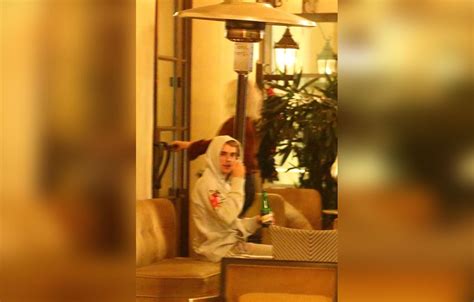 Pda Selena Gomez And Justin Bieber Share Hotel Kiss In New Photos