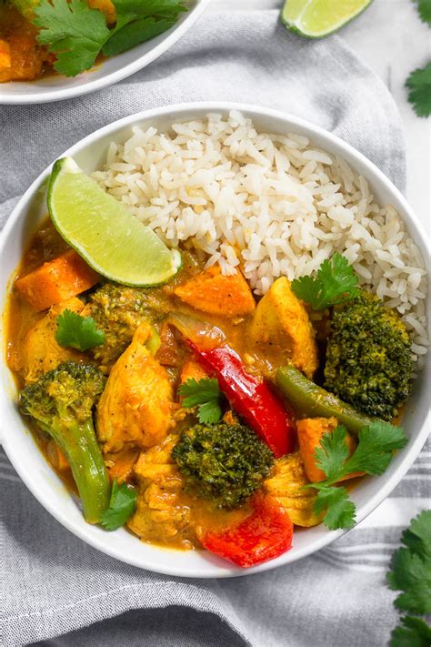 Looking for easy to make chicken recipes on the whole 30 diet? Thai Coconut Chicken Curry (Paleo/Whole30) - Eat the Gains