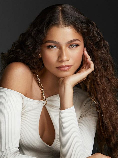 Zendaya Net Measurements Net Worth Bio Age Height And