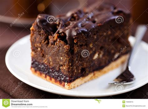 Schokolade macht glücklich und daher einfach mal glück backen mit glücks schokoladenkuchen. Dunkler Schokoladenkuchen Mit Rum Lizenzfreies Stockfoto ...