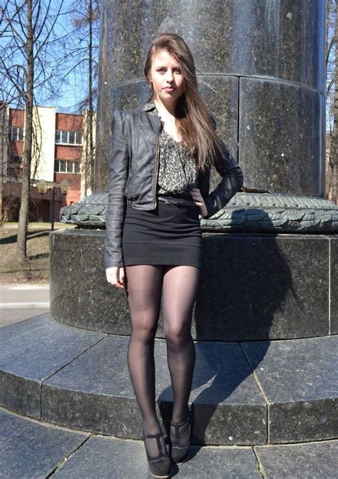 Astonishing Teen In Miniskirt And Shiny Tights Pantyhose Donne Collant Belle Donne