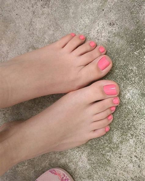Pretty Toe Nails Cute Toe Nails Pretty Toes Pink Pedicure Foot Pedicure Pedicure Ideas