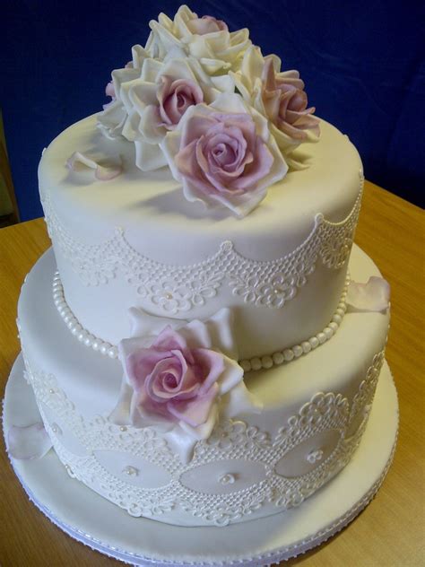 I like to use small embossing sticks or veining tools to make pretty details in the rolled fondant. Chocolate Cake With Ganache Undercoat White Fondant Icing - CakeCentral.com