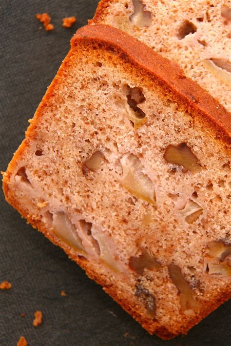 So lässt sich dieser traum von einem kuchen beschreiben. Birnen-Walnuss-Kuchen | Rezept hier: www.morenz.de/2011/10 ...
