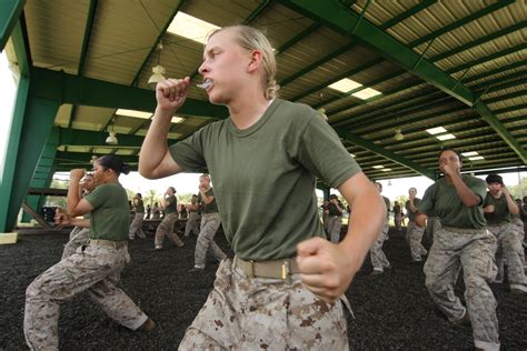 us military beginning to recruit women for combat jobs including