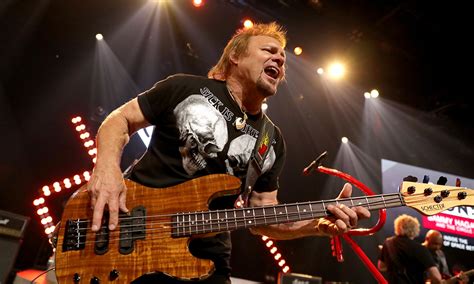 Ehemaliger Van Halen Bassist Hat Neue Band Am Start — Mit Bekannten