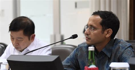 Revolusi tersebut juga terjadi di bali yang menyebabkan banyak tenaga guru di bali masuk ke hutan bergerilya. Isi Teks Pidato Nadiem Makarim untuk Hari Guru 2019 yang ...