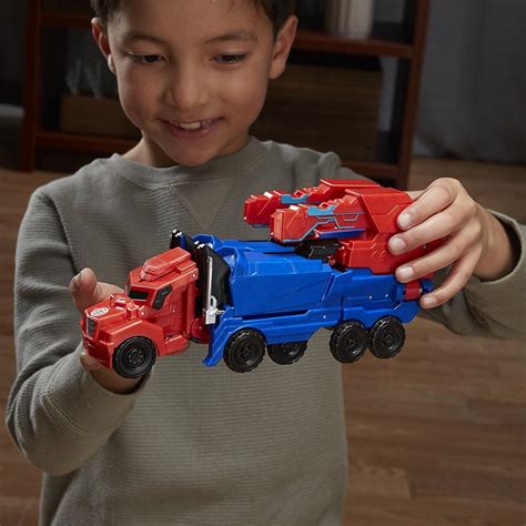 Optimus prime, known in japan as convoy (コンボイ, konboi), is a fictional character created by the transformers franchise. Mainan Robot Optimus Prime - Dhian Toys