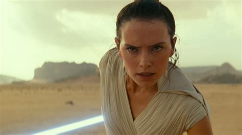 Star Wars The Rise Of Skywalker Footage Teases A Dark Twist For Rey
