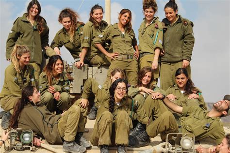 israeli female tank instructors [1600x1067] r israel