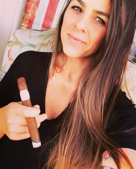 Pin De Jeremy Futch En Women And Cigars Chicas Sensual Sencillez