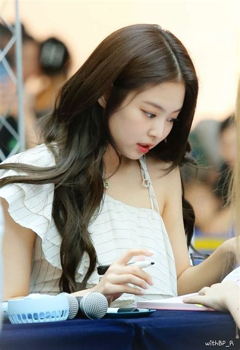 Pin Oleh Lulamulala Di Blackpink Jennie Selebritas Gadis Korea Aktris