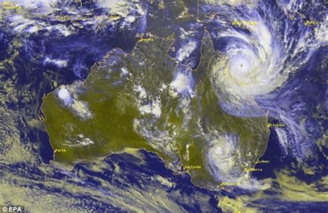 Monster 500km Cyclone Yasi Strikes Queensland Australia Metro News