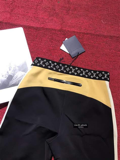 See more of 單車褲叔叔uncle in cycling pants on facebook. LV LOUIS VUITTON路易威登 緊身單車褲 運動彈力面料定制，定制LOGO橡筋。單車褲款式，防水拉鍊 尺碼：SML 圖片 ...