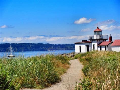 Whether you want to hike, enjoy a picnic or spend some. Discovery Park, Seattle, Washington - Discovery Park is a great...
