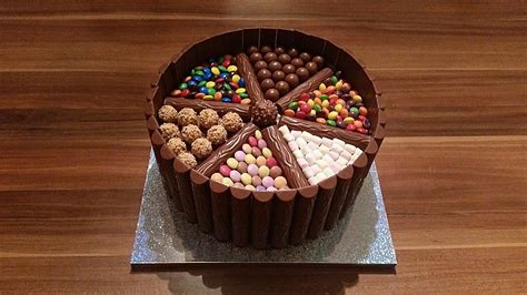 Im anschluss mit dem puderzucker und zitronensaft abschmecken. Bunte Schoko-KitKat-Smarties Torte | Kuchen, Food and Big ...